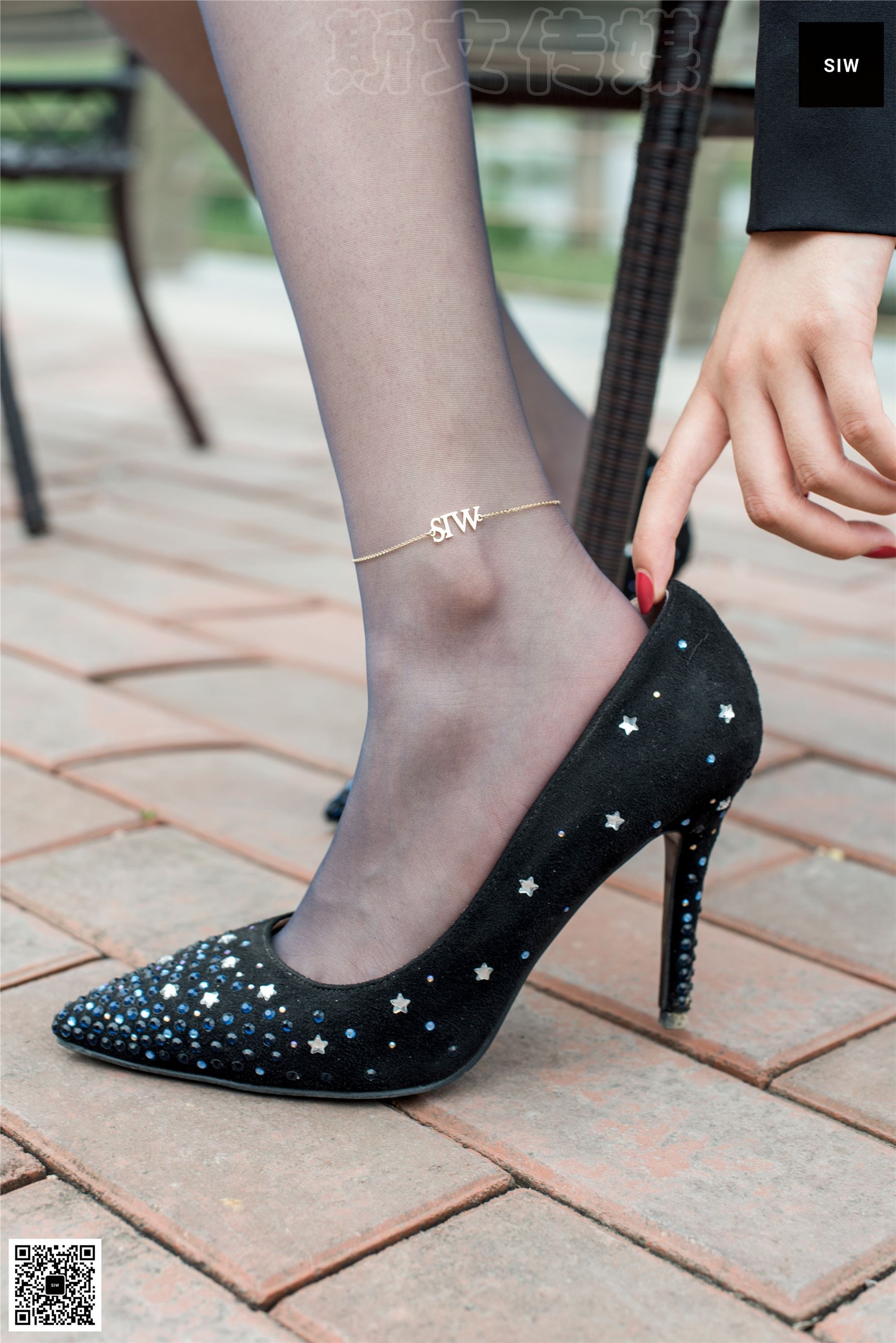 SIW斯文传媒 049 黑色薄纱长袖挂脖丝带连衣裙 - 甄真